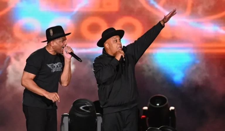 Joseph SImmons R and Darryl McDaniels L