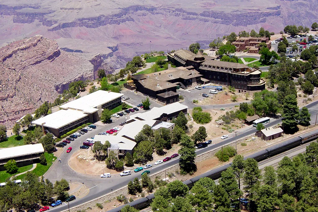10 Must-Visit Destinations in the U.S. – Breathtaking Places You Can’t Miss! 2 Aerial view of the Historical District Grand Canyon