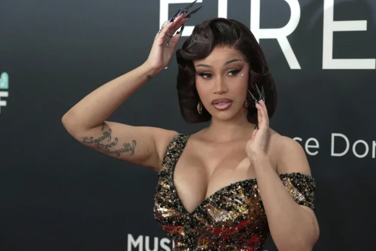 Cardi B 4