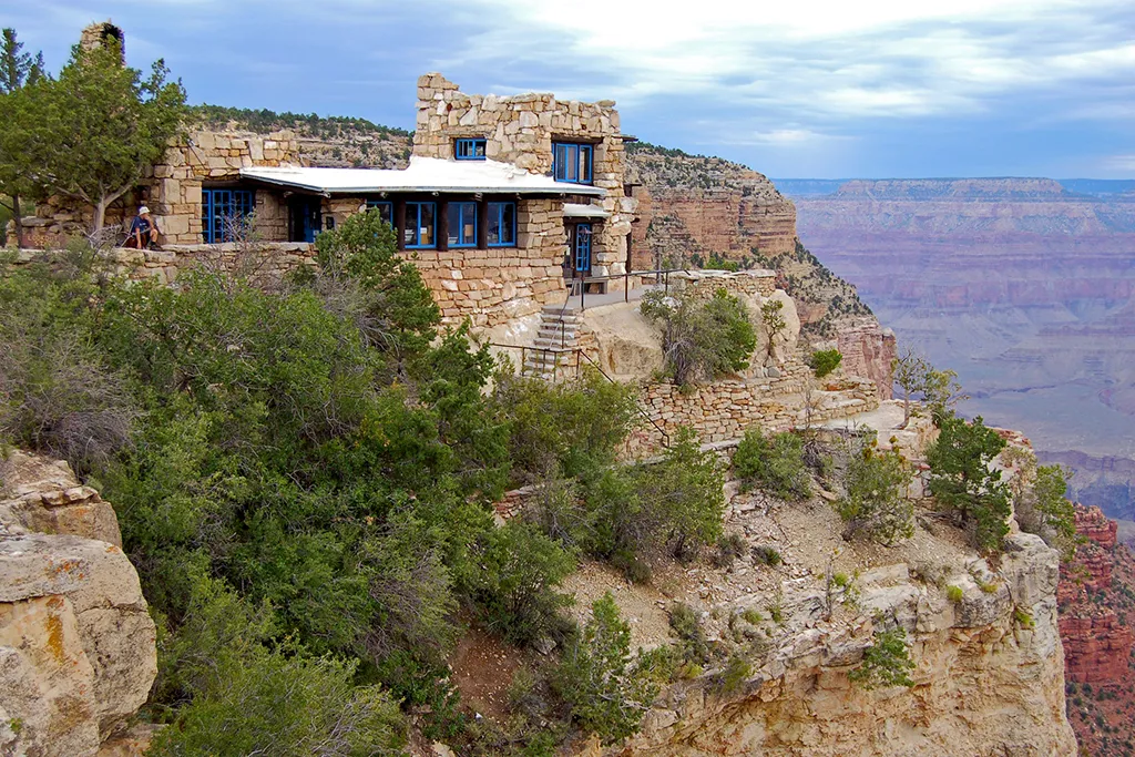10 Must-Visit Destinations in the U.S. – Breathtaking Places You Can’t Miss! 4 Lookout Studio Grand Canyon 1