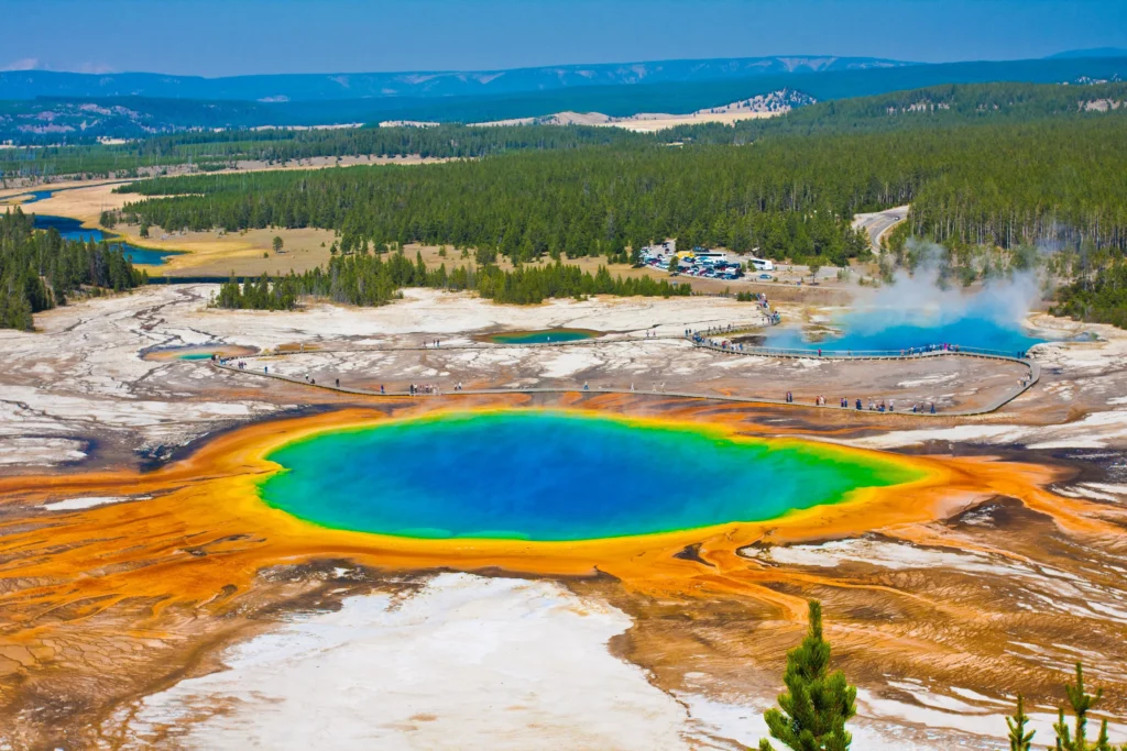 10 Must-Visit Destinations in the U.S. – Breathtaking Places You Can’t Miss! 10 Yellowstone National Park