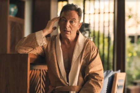 Jason Isaacs Claps Back at ‘White Lotus’ Nudity Debate—Calls Out Double Standards Jason Isaacs Dodges