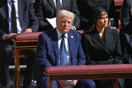 Donald Trumps Blue Suit at Pope Francis Funeral Sparks Social Media Backlash