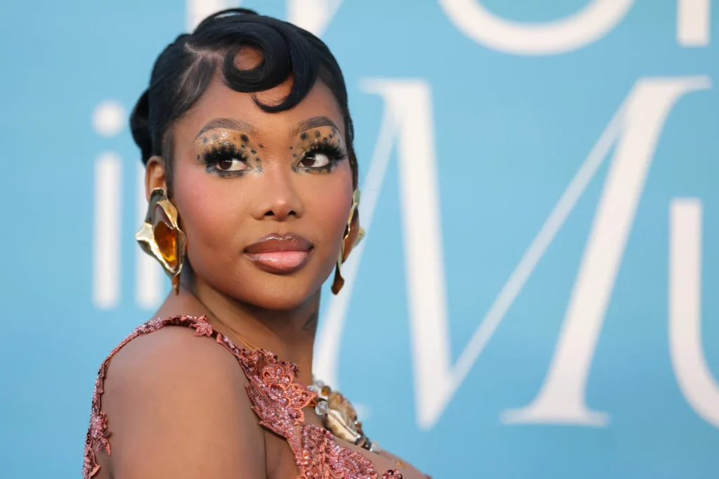 Summer Walker Silences Kanye West Drama Live: “Leave My Kids Out of It!” Sparks Viral Livestream Showdown Summer Walker