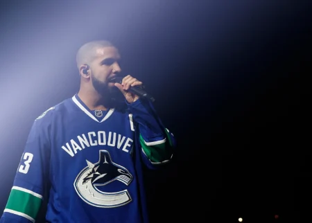 Drake Becomes the First Artist to Earn 10 RIAA Diamond Certifications drake 1
