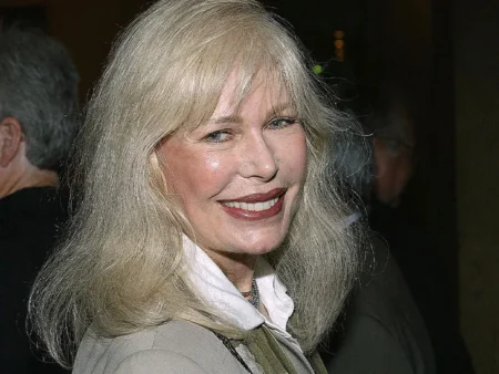 ‘MAS*H’ Star Loretta Swit, Beloved as “Hot Lips” Houlihan, Dies at 87 loretta swit