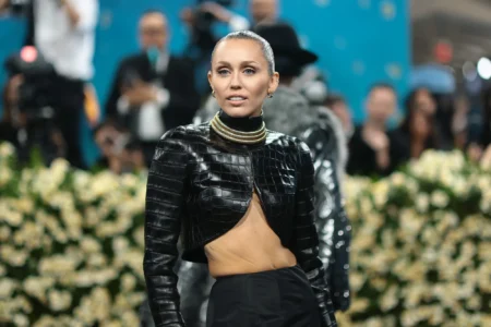Miley Cyrus’s ‘Excruciating’ Ovarian Cyst Rupture: Warning Signs to Watch For miley cyrus