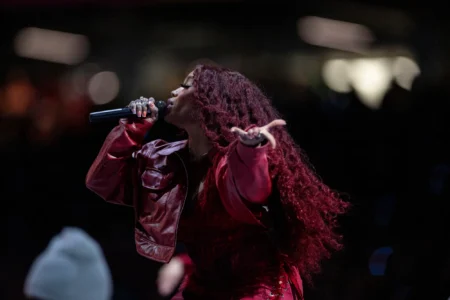 SZA Struck by Object Thrown by Fan in Viral Phoenix Incident, Days After Defending Megan Thee Stallion sza 3