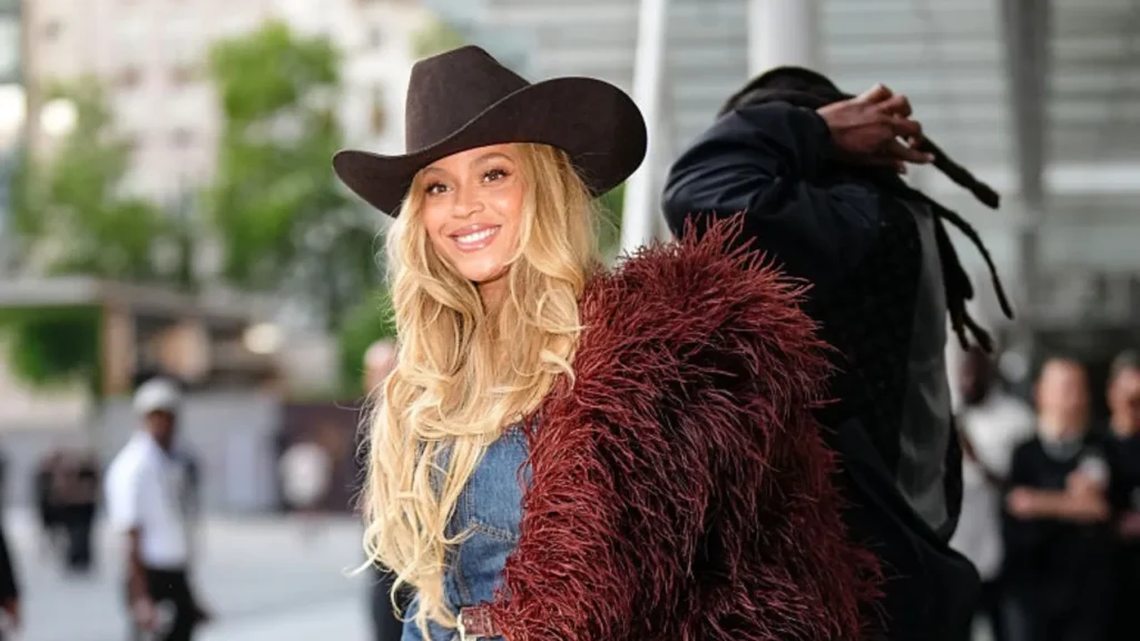 Beyoncé’s Flying Car Malfunctions Mid-Air—“Bring Me Down!” Beyoncé Knowles Beyonce wears a cowboy hat