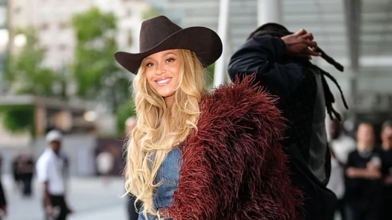 Beyoncé Knowles Beyonce wears a cowboy hat