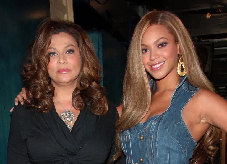Beyonce Knowles (Right) and Her Mother Tina Knowles