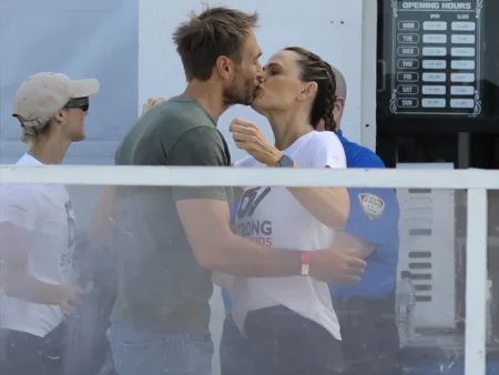 Jennifer Garner Caught Kissing Boyfriend
