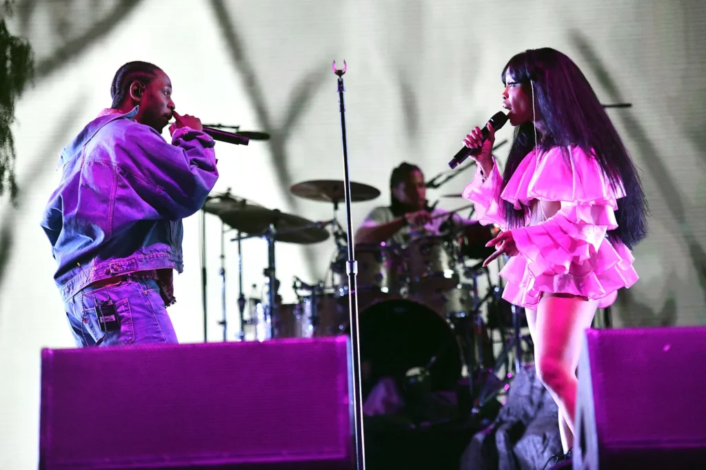 Kendrick Lamar (L) and SZA (R)