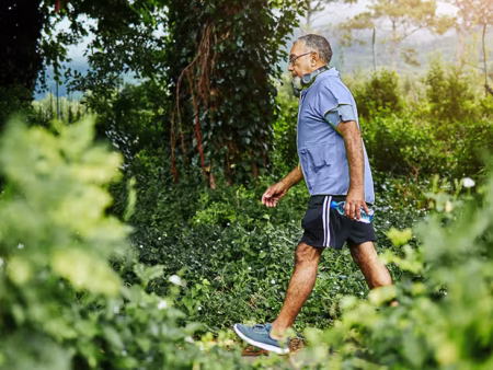 ‘Japanese Walking’: Try This Low-Impact Fitness Hack for Better Heart Health senior man brisk walk park