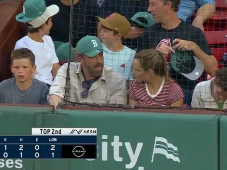 Ben Affleck & Jennifer Garner Reunite for Sweet Sox Game Ben Affleck & Jennifer Garner