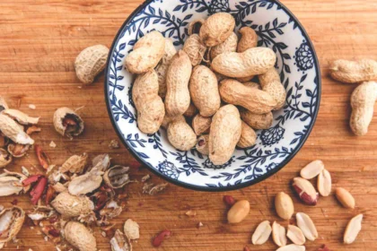 Peanuts Nutrition Facts and Health Benefits