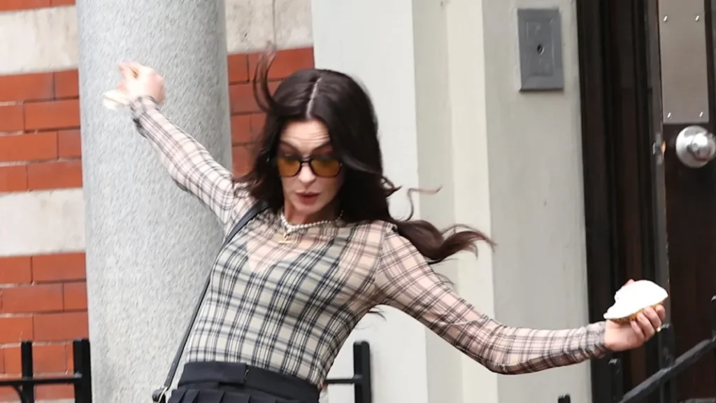 Anne Hathaway Falls on Set