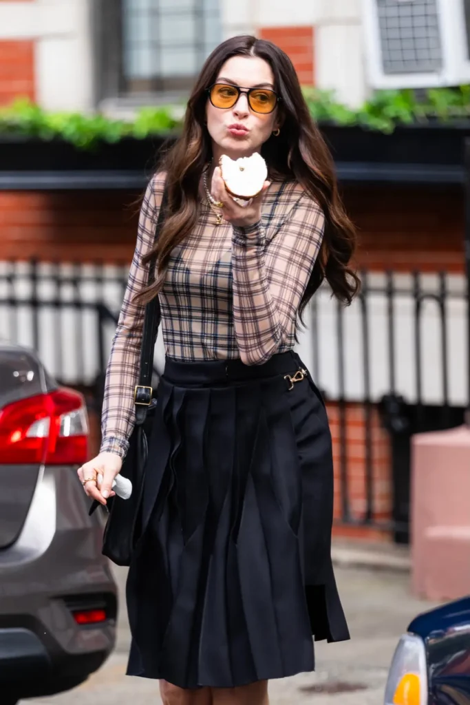 Anne Hathaway Falls on The Devil Wears Prada