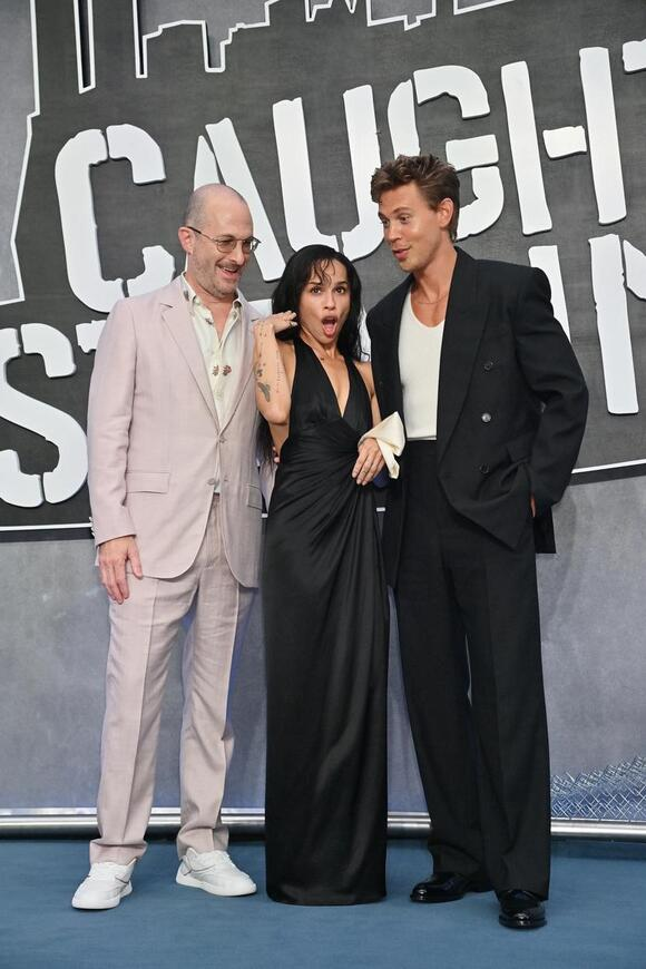 Austin Butler rescues Zoë Kravitz from rogue bee