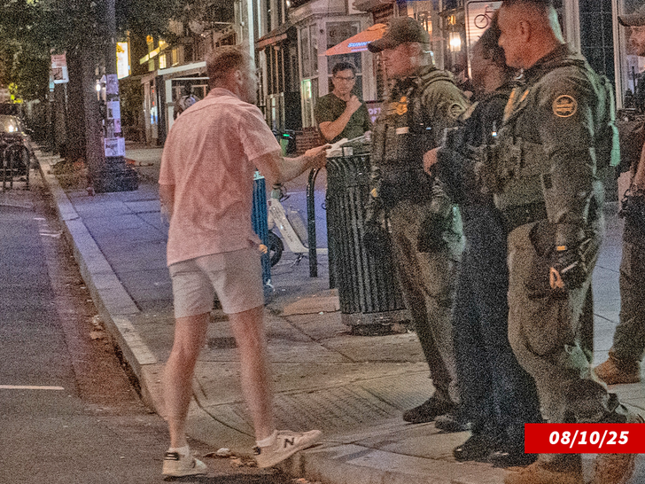 D.C. Man Throws Sandwich at Federal Agent — Chaos Ensues! 1 D.C. Man Throws Sandwich at Federal Agent