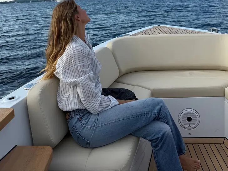 Gisele Bündchen Stuns in Summer Selfies With Baby & Family 1 Gisele Bündchen