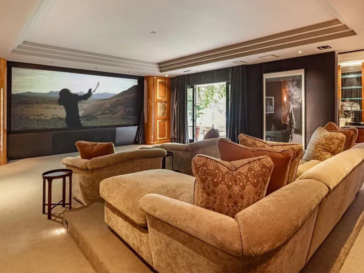 Jim Carrey Sells Luxurious LA Mansion for $17M