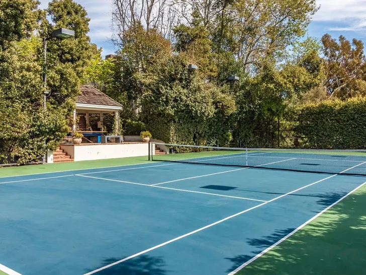 Jim Carrey Sells Luxurious LA Mansion for $17M