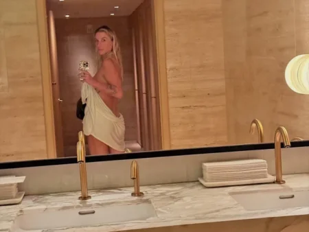 Kesha Turns Up the Heat in Cheeky IG Bathroom Pics Kesha