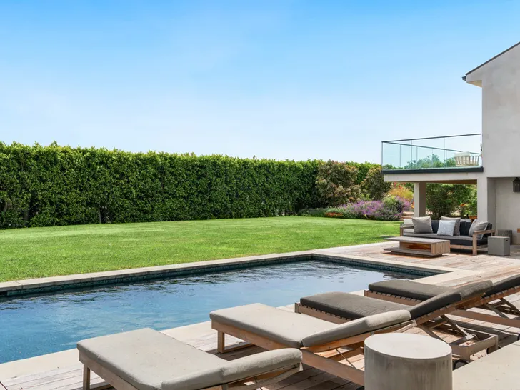 Shannen Doherty’s Malibu Home Hits Market for $9.45m pool side