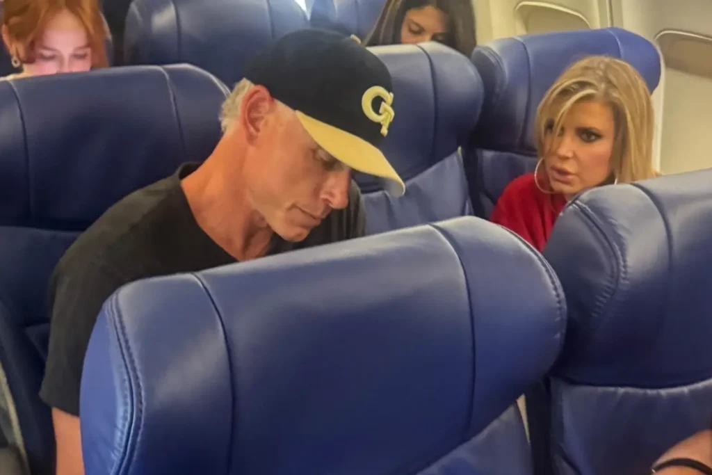 She and Johnson sat in the same row on the flight, but kept their distance with a seat in between them