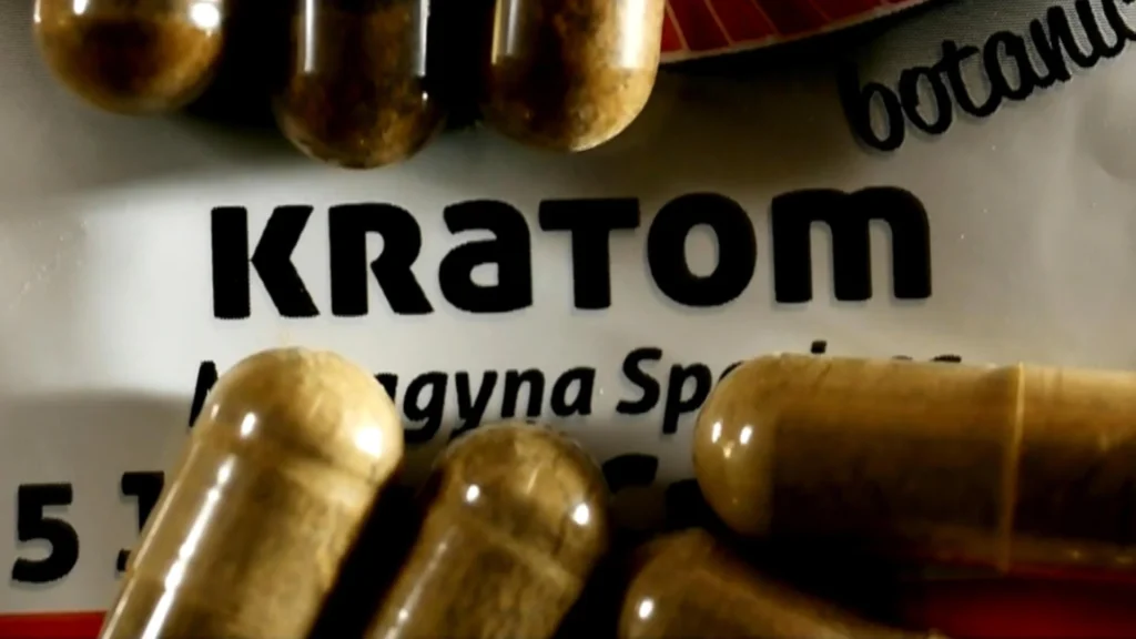 Jasmine Adeoye Warns: “Feel Free” Kratom Drink Hooked Me on 12 Bottles Daily! 1 cmo luciano