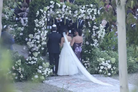 Alexia wore a strapless white wedding dress with a long veil