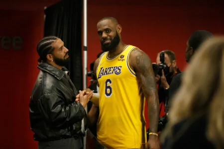 Drake and LeBron James #6 of the Los Angeles Lakers talk after the NBA game between the Toronto Raptors and the Los Angeles Lakers
