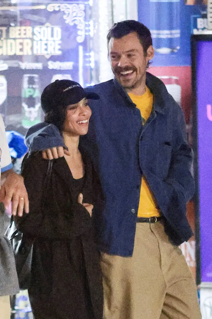 Harry Styles & Zoë Kravitz Stun in NYC PDA-Filled Stroll 5 Harry Styles cozied up to rumored girlfriend Zoë Kravitz during a flirty outing in New York City