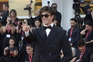 Jacob Elordi Snaps at Staffer During Venice Film Fest Selfie Frenzy Jacob Elordi Snaps at Staffer During Venice Film Fest Selfie Frenzy