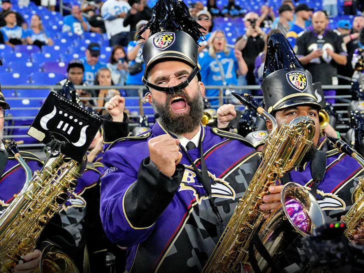 Jason Kelce Shows Off Surprising Saxophone Skills on MNF Jason Kelce Swaps Cleats for Saxophone on MNF