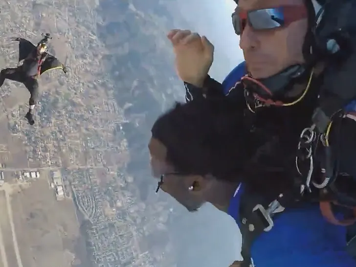 Kai Cenat Takes Fans Skydiving During