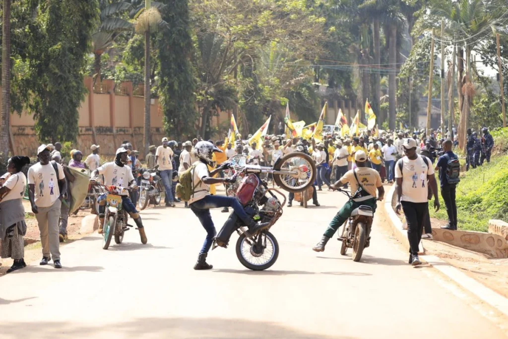 PLU supporters entertaining crowds