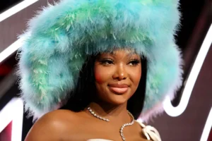 Summer Walker Reacts to Viral Onstage Lap Dance from Chris Brown Summer Walker attends the 2025 MTV Video Music Awards at UBS Arena