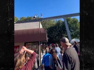 Terrifying Video: Boy Walks on Hersheypark Monorail Track Terrifying Video Boy Walks on Hersheypark Monorail Track
