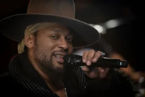 D’Angelo performs at The Apollo Theater