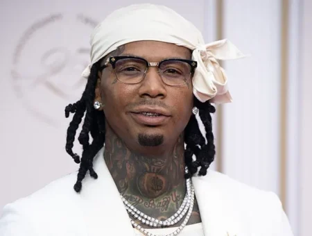 Moneybagg Yo Caught in Shocking Fan Kiss in Japan – Fans React Moneybagg Yo attends 2025 BET Awards at Peacock Theater