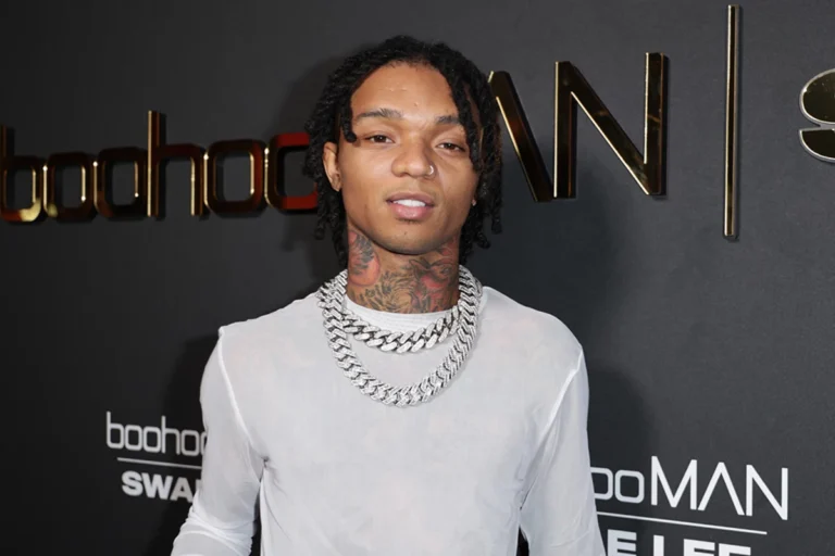 Swae Lee Sets Guinness World Record With 26-Foot Ninja Gaiden 4 Screen