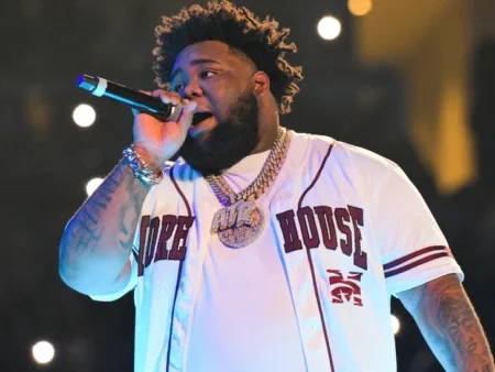 Rod Wave Hits Back at $27M Lawsuit, Announces New Tour rod wave onstage