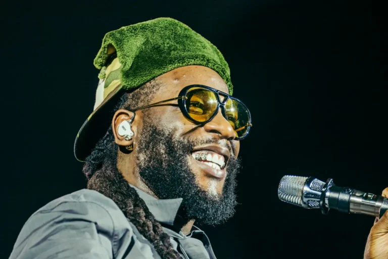 Burna Boy Reacts to “Davido” Gift on Livestream—Fans Go Wild