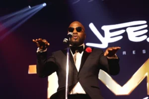 Jeezy performs with The Color of Noize orchestra composed by Derrick Hodge