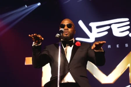 Jeezy performs with The Color of Noize orchestra composed by Derrick Hodge