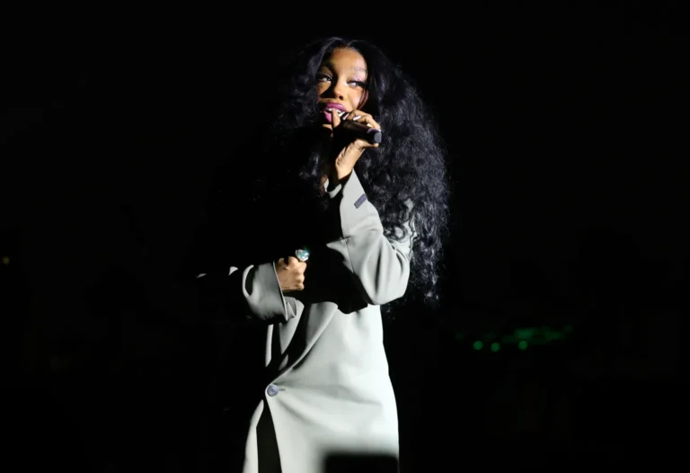 SZA Breaks Silence on Nicki Minaj Calling Her a “Fake Girl”