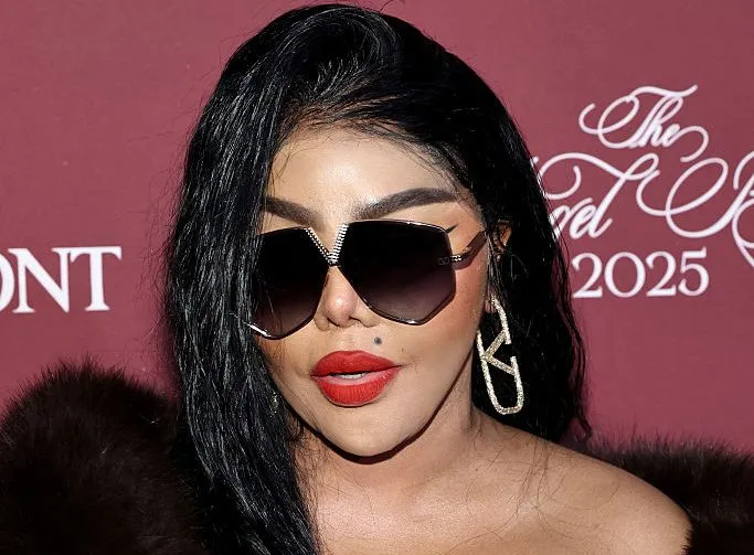 Lil’ Kim Claps Back at Photoshop Claims—“You’d Be Out of Work”