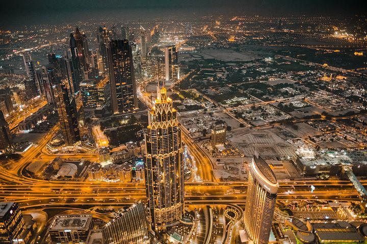 Moving to Dubai from the UK: Complete Expat Guide & Tips Pros and Cons of Living in Dubai 2025
